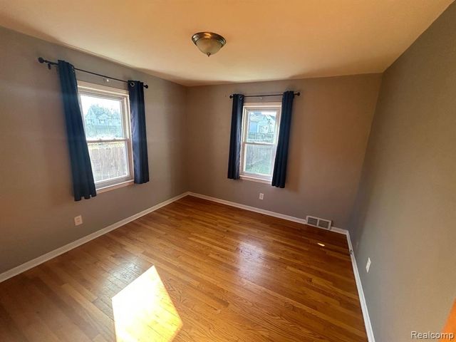 27225 Lyndon, Redford, MI 48239