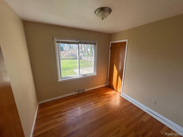 27225 Lyndon, Redford, MI 48239