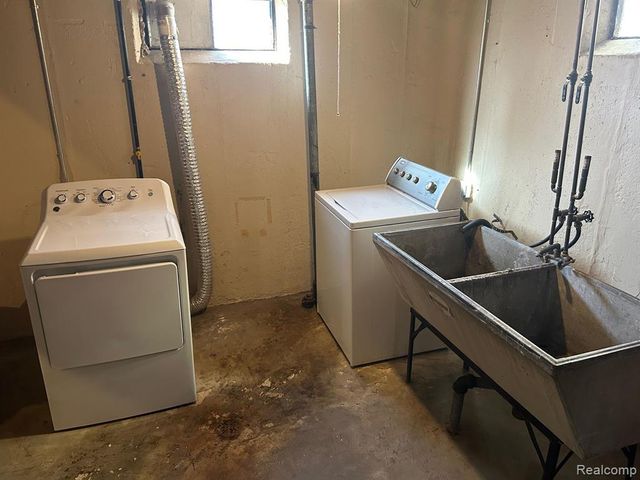 27225 Lyndon, Redford, MI 48239