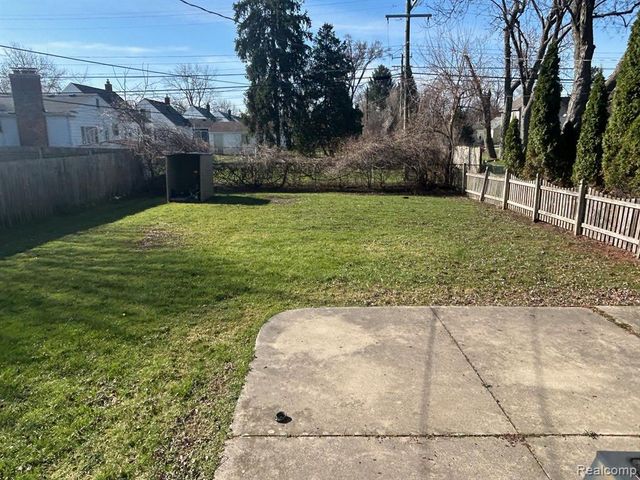 27225 Lyndon, Redford, MI 48239