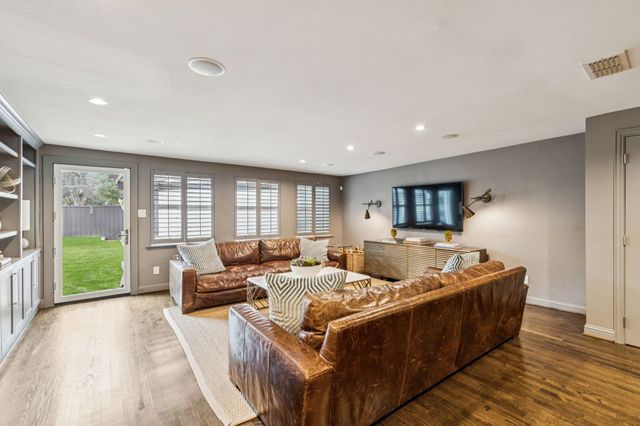 7032 Lavendale Avenue, Dallas, TX 75230