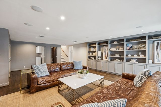 7032 Lavendale Avenue, Dallas, TX 75230