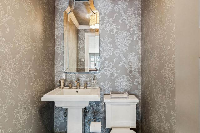 7032 Lavendale Avenue, Dallas, TX 75230