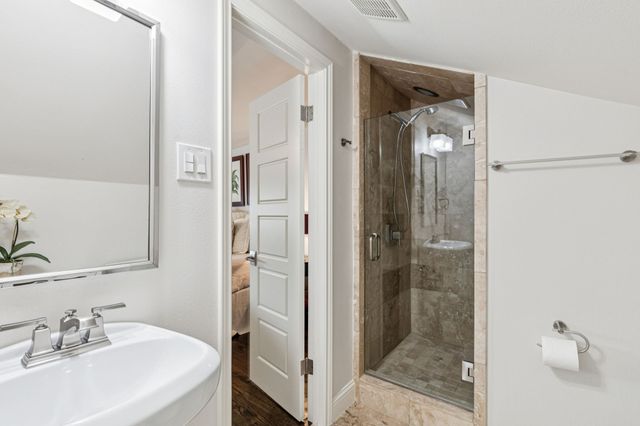 7032 Lavendale Avenue, Dallas, TX 75230