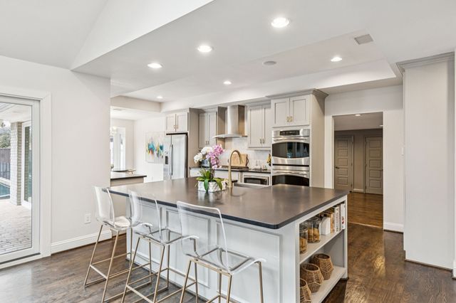 7032 Lavendale Avenue, Dallas, TX 75230