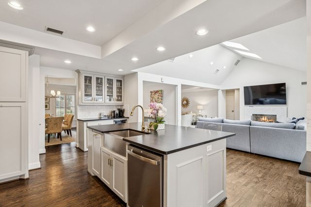 7032 Lavendale Avenue, Dallas, TX 75230