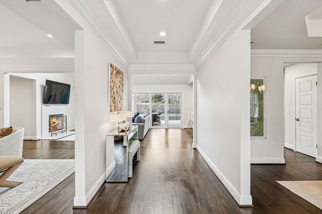 7032 Lavendale Avenue, Dallas, TX 75230