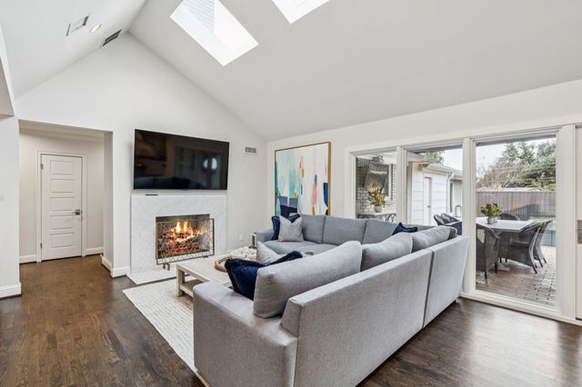 7032 Lavendale Avenue, Dallas, TX 75230