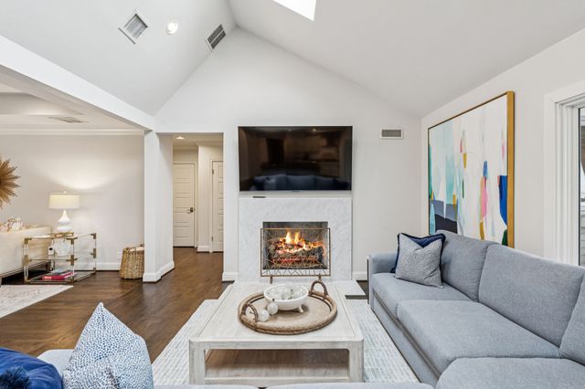 7032 Lavendale Avenue, Dallas, TX 75230