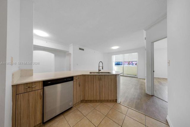 9172 Collins Ave 212, Surfside, FL 33154