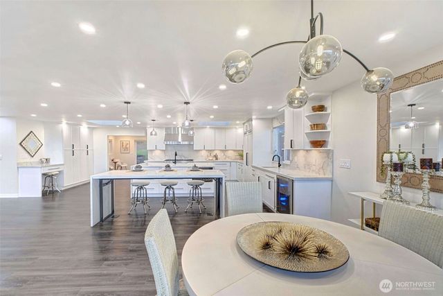 13901 Somerset Lane SE, Bellevue, WA 98006