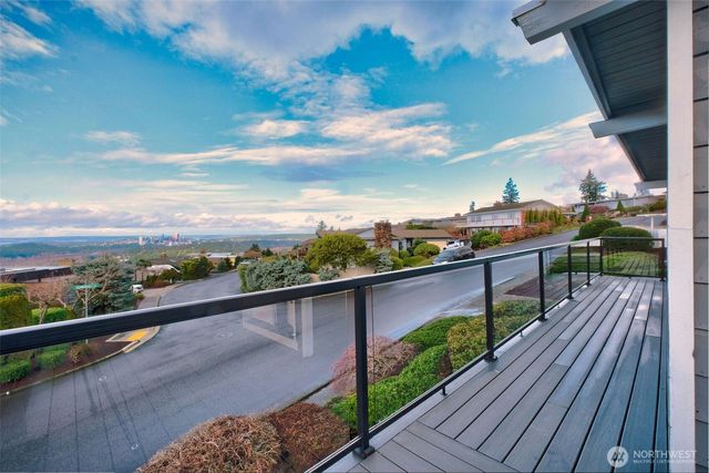 13901 Somerset Lane SE, Bellevue, WA 98006
