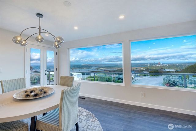13901 Somerset Lane SE, Bellevue, WA 98006