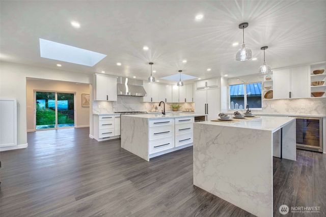 13901 Somerset Lane SE, Bellevue, WA 98006