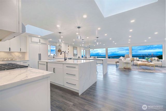 13901 Somerset Lane SE, Bellevue, WA 98006
