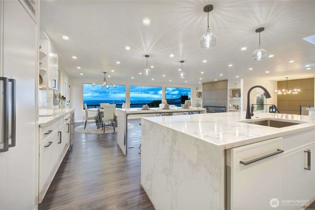 13901 Somerset Lane SE, Bellevue, WA 98006