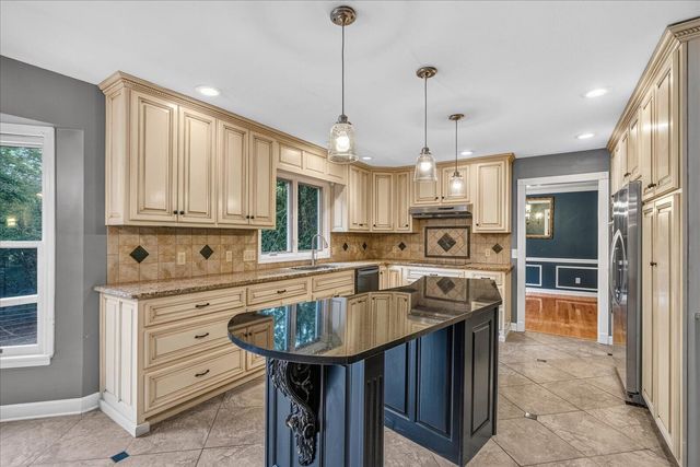 9225 Evening Shadow Drive, Chattanooga, TN 37421