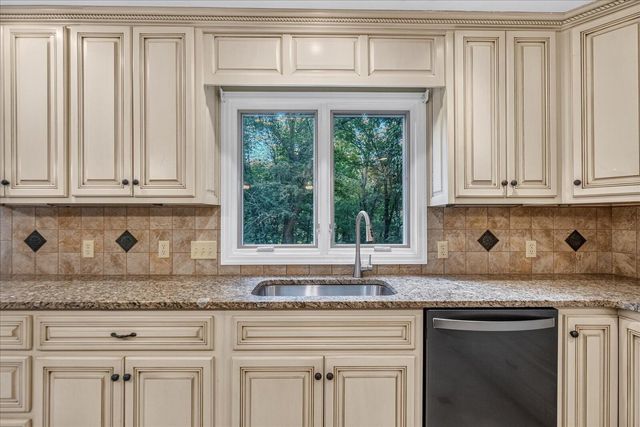 9225 Evening Shadow Drive, Chattanooga, TN 37421