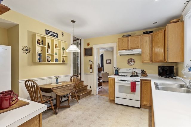 6 Moore Ave, Worcester, MA 01602