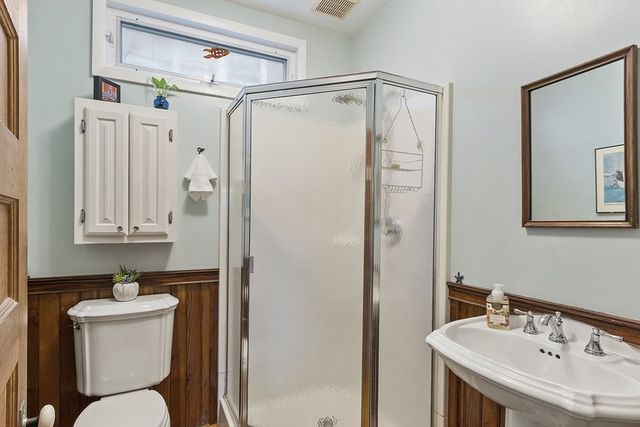 6 Moore Ave, Worcester, MA 01602