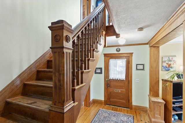 6 Moore Ave, Worcester, MA 01602