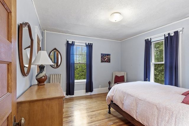 6 Moore Ave, Worcester, MA 01602