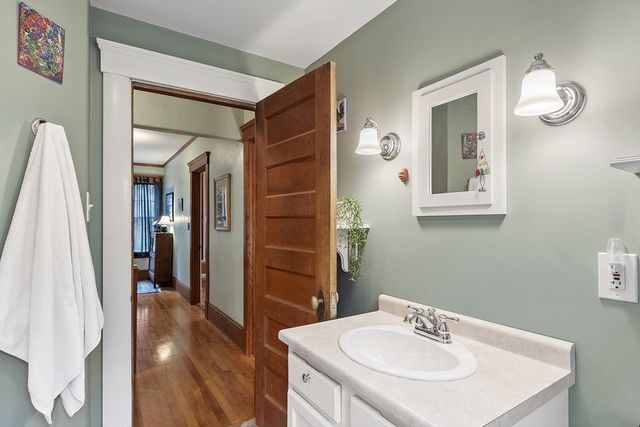 6 Moore Ave, Worcester, MA 01602