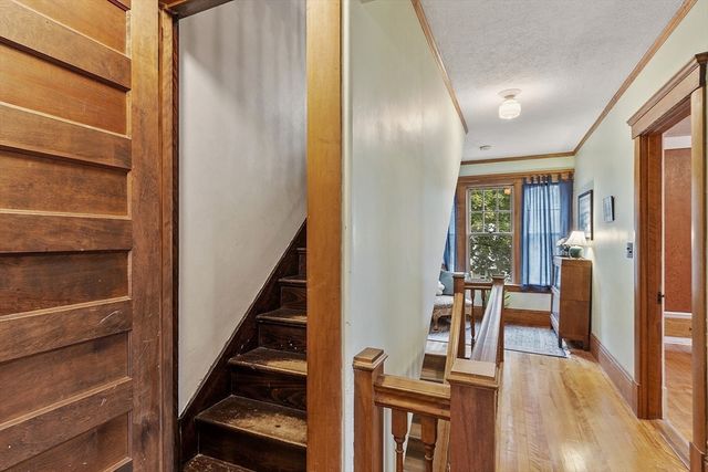 6 Moore Ave, Worcester, MA 01602