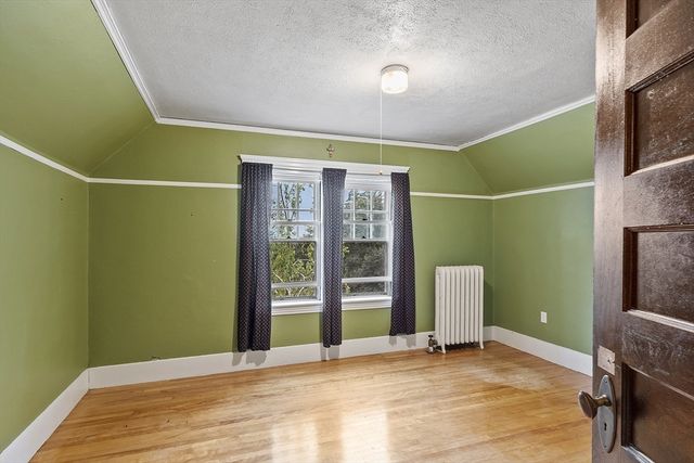 6 Moore Ave, Worcester, MA 01602