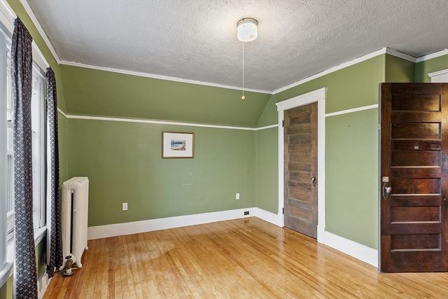 6 Moore Ave, Worcester, MA 01602