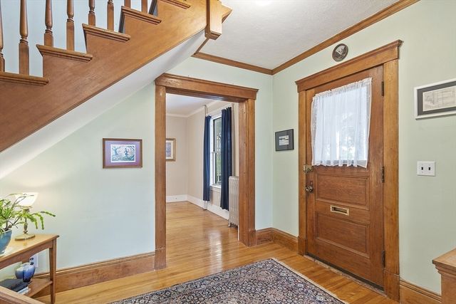 6 Moore Ave, Worcester, MA 01602