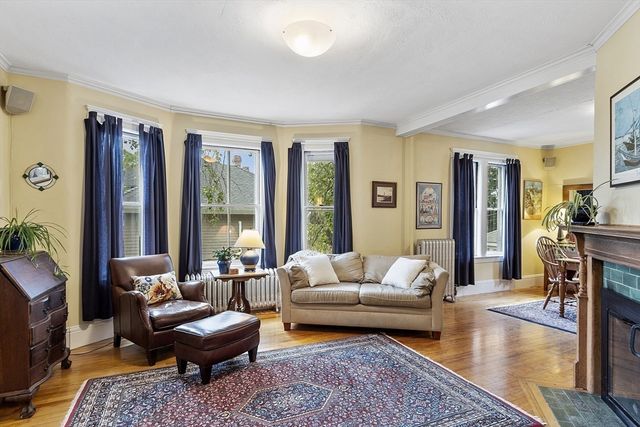 6 Moore Ave, Worcester, MA 01602