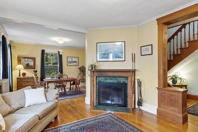 6 Moore Ave, Worcester, MA 01602