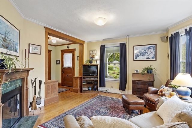 6 Moore Ave, Worcester, MA 01602