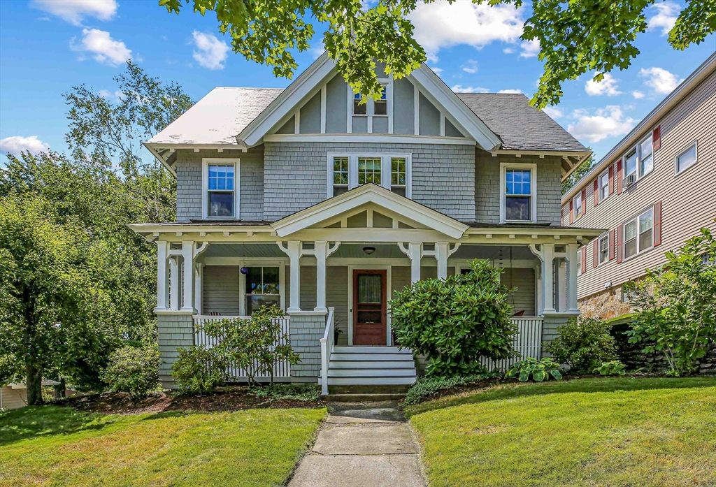 6 Moore Ave, Worcester, MA 01602