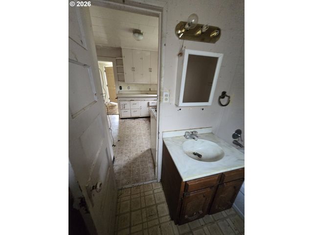 423 LONG Ave, Kelso, WA 98626