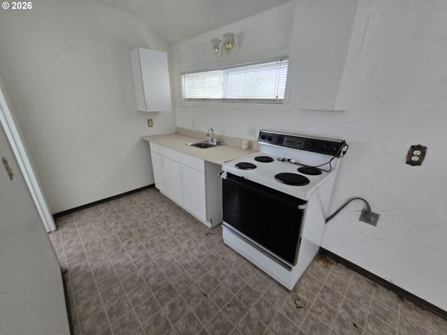 423 LONG Ave, Kelso, WA 98626