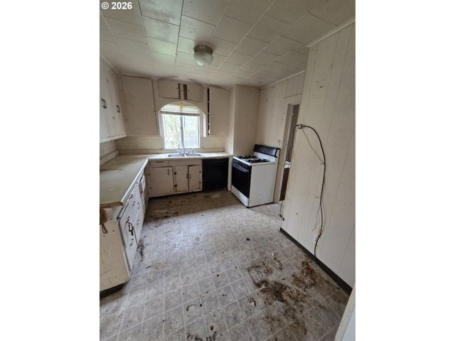 423 LONG Ave, Kelso, WA 98626