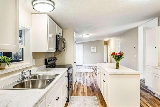 90 Oak Ridge Drive, Carrollton, GA 30116