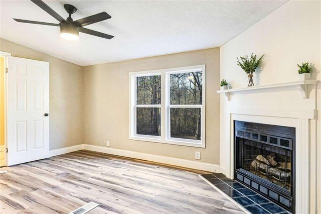 90 Oak Ridge Drive, Carrollton, GA 30116