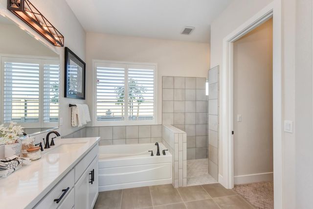 6161 Riding Path Dr, Roseville, CA 95747