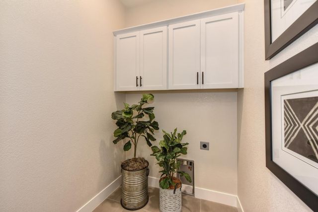 6161 Riding Path Dr, Roseville, CA 95747