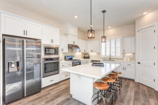 6161 Riding Path Dr, Roseville, CA 95747