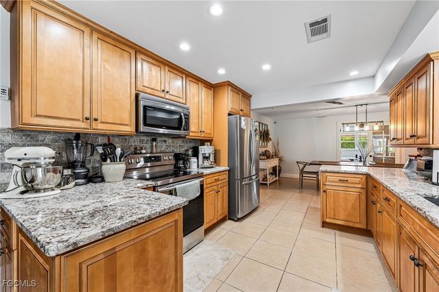 6519 E Town And River RD, Fort Myers, FL 33919