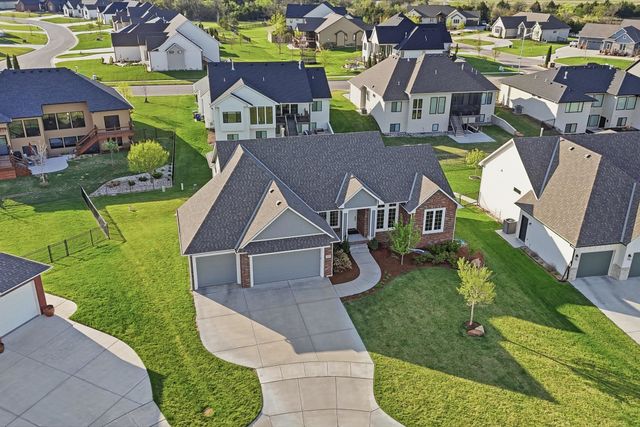 3616 N Crest Ct, Wichita, KS 67226