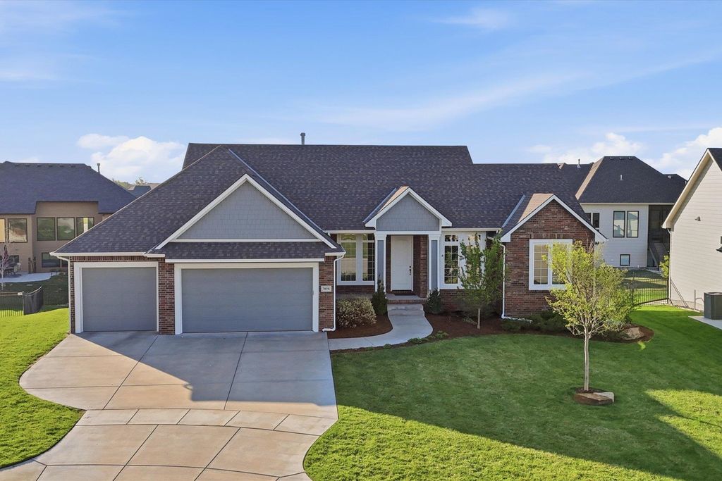3616 N Crest Ct, Wichita, KS 67226