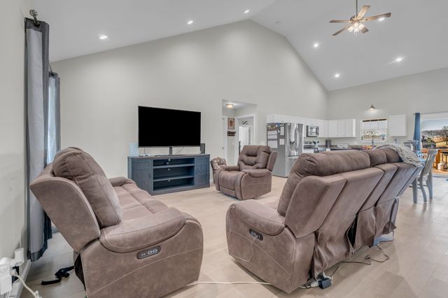 510 Bridle Path Ln, Hartsville, TN 37074