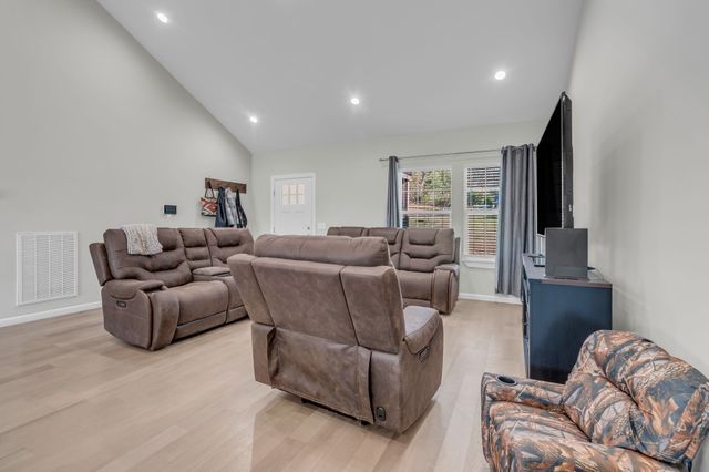 510 Bridle Path Ln, Hartsville, TN 37074