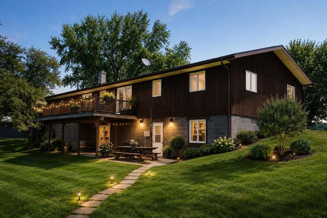 N1149 Brookside DRIVE, La Crosse, WI 54601