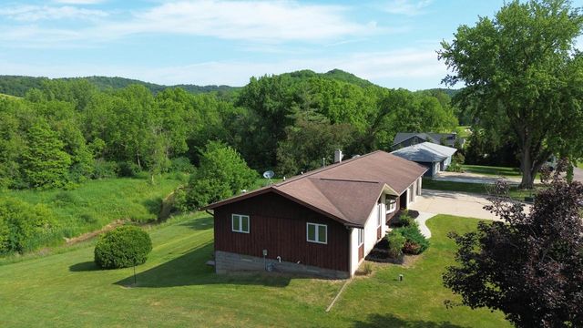 N1149 Brookside DRIVE, La Crosse, WI 54601